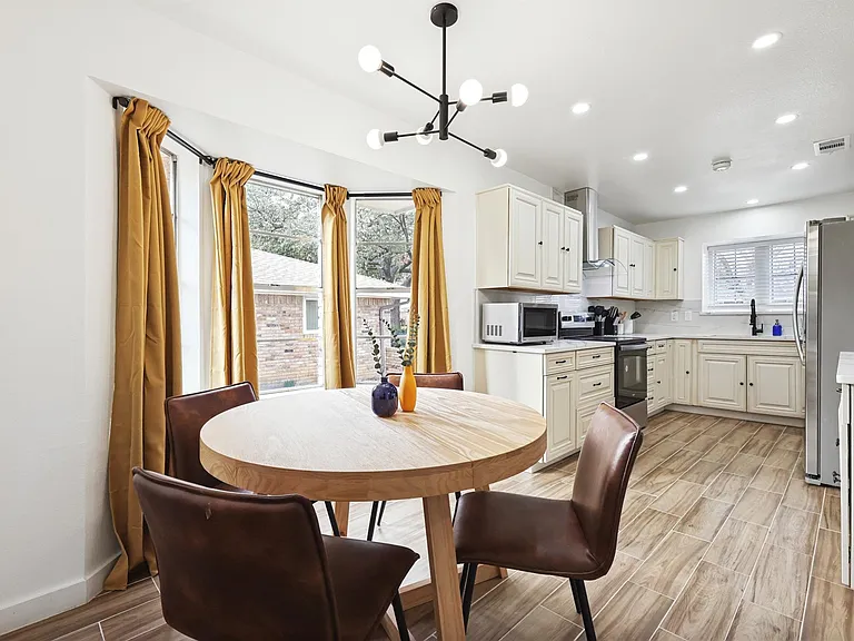 1044 Briarwood Ln — Photo 14