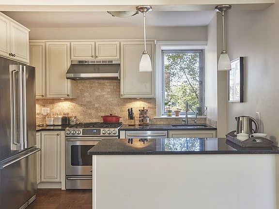 4th image of 814 Carroll St #5C