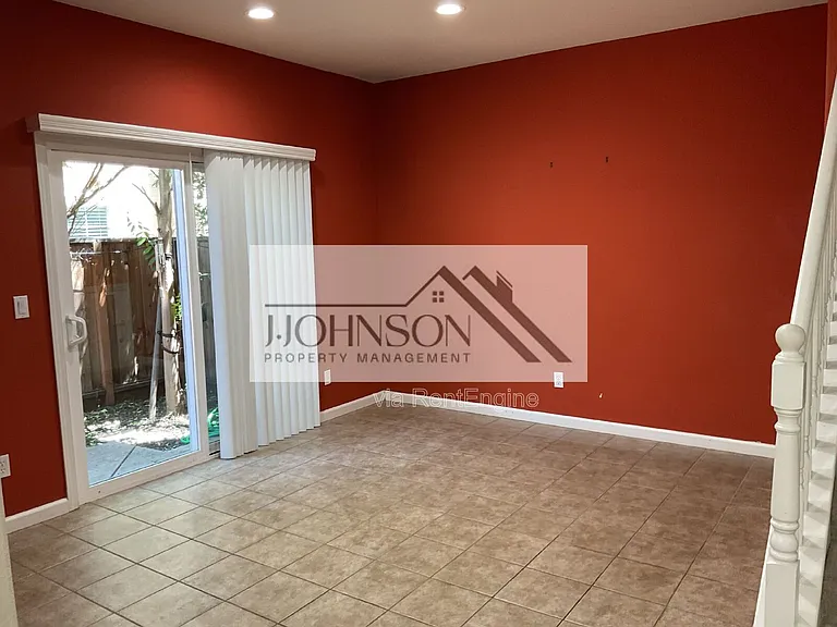 26 S Hidalgo St — Photo 5