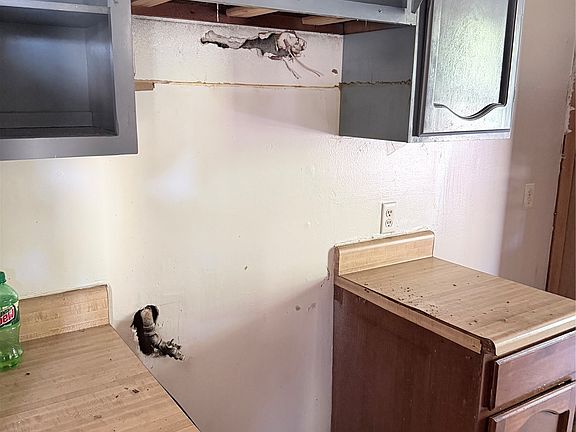 5th image of 515 Park St