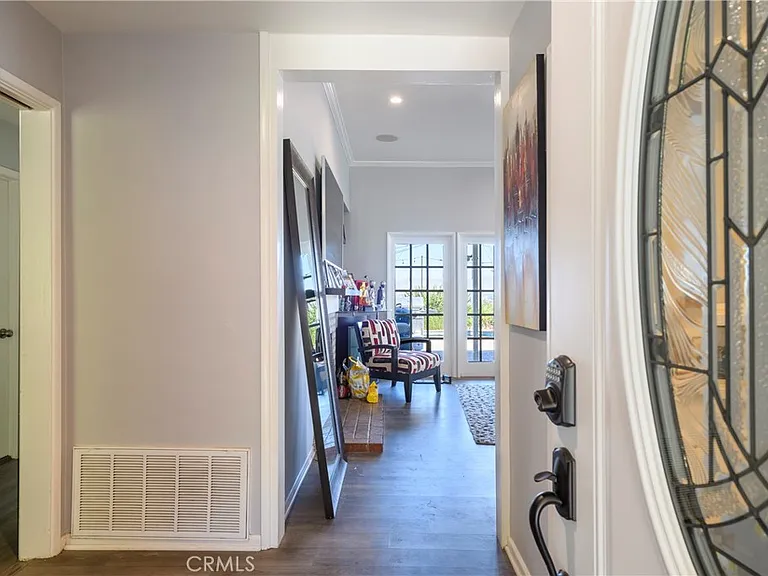3633 Willowcrest Ave — Photo 2