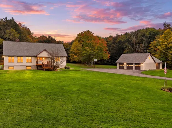 1192 Easton Tpke, Lake Ariel, PA 18436