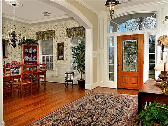 4th image of 10326 Clubhouse Cir