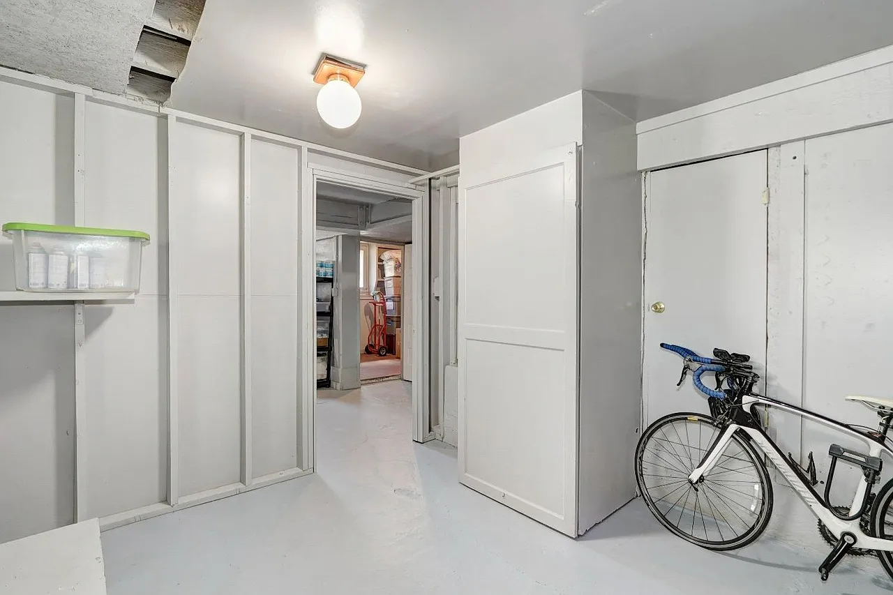2 bed, 1000 sqft, $1,700 — Photo 4