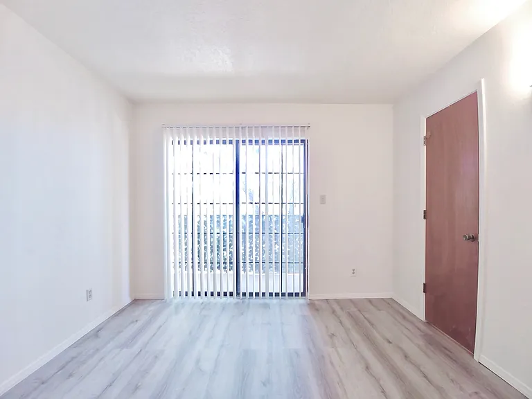 Updated Downtown 1 Bed w/ free WIFI & Gated Parking — Photo 77