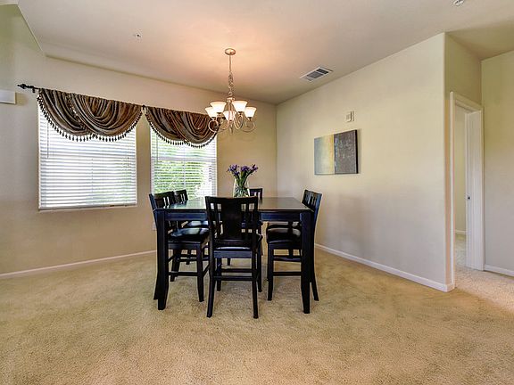 5th image of 915 Vessona Cir
