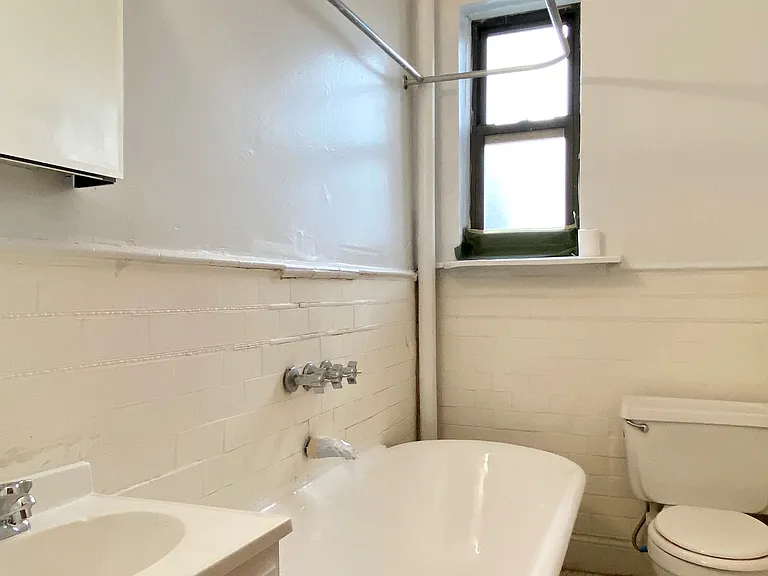 189 Claremont Ave #31 — Photo 5