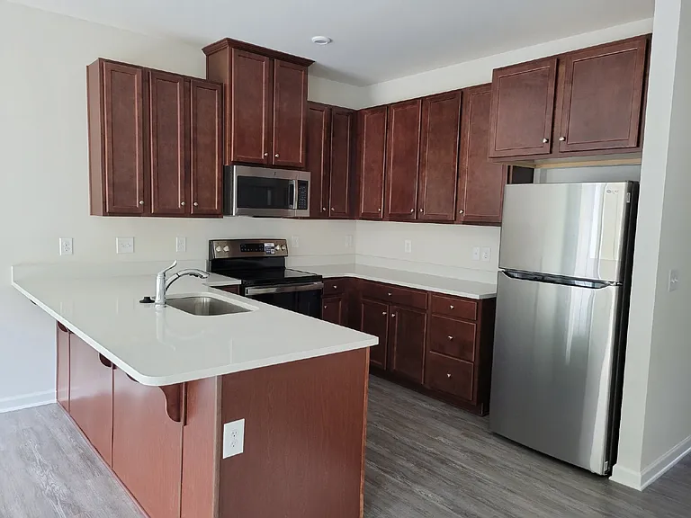 633 Exmoor Dr — Photo 5