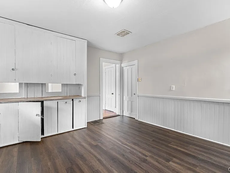 109 Center St — Photo 10