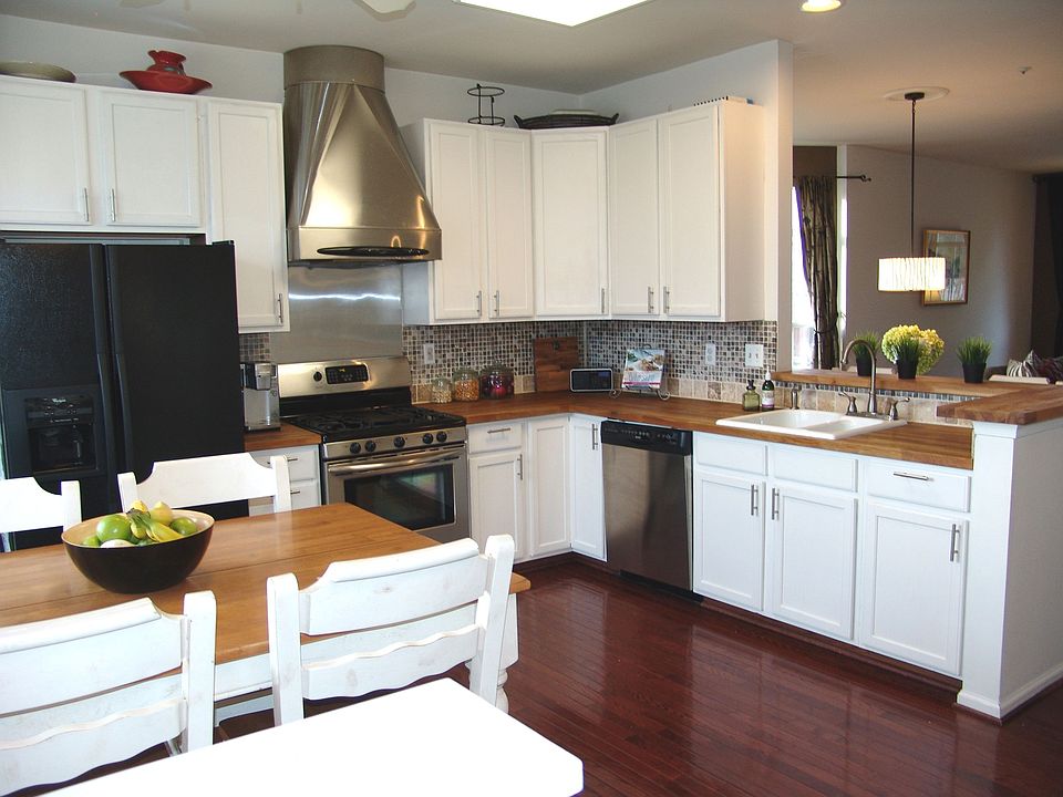 2nd image of 829 Sunflower Dr