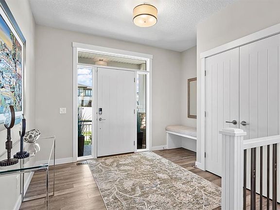 2nd image of 27 N Yarrow Gate