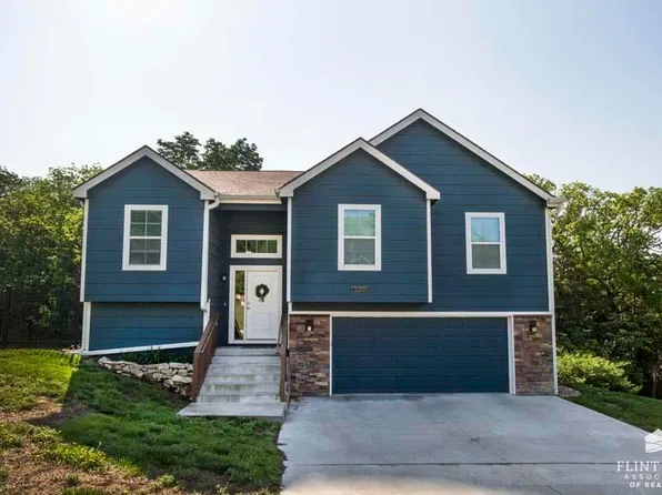 4931 Shadowridge Dr, Manhattan, KS 66503