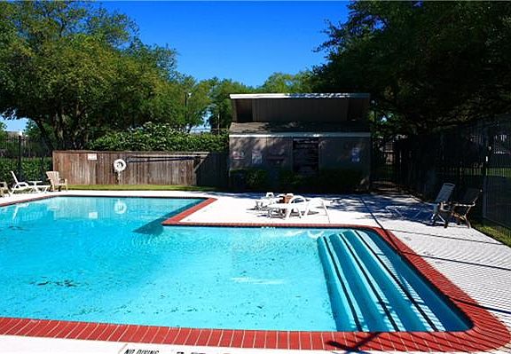 4th image of 2811 Panagard Dr #38