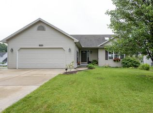 2869 Mandarin Grove Ln, Kalamazoo, MI 49004