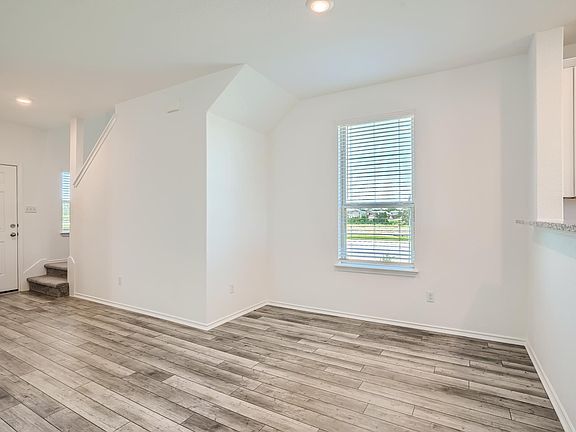 4th image of 924 Black Alder St