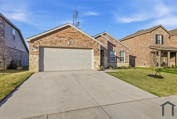 4 bed, 1973 sqft, $3,200 — Photo 1