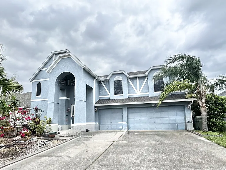 2561 The Oaks Blvd — Photo 1