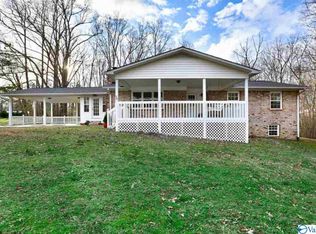 921 10th St NW, Arab, AL 35016