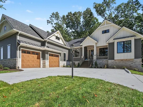 53300 Summer Breeze Dr, South Bend, IN 46637