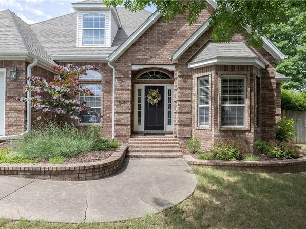 1740 E Manchester Dr, Fayetteville, AR 72703