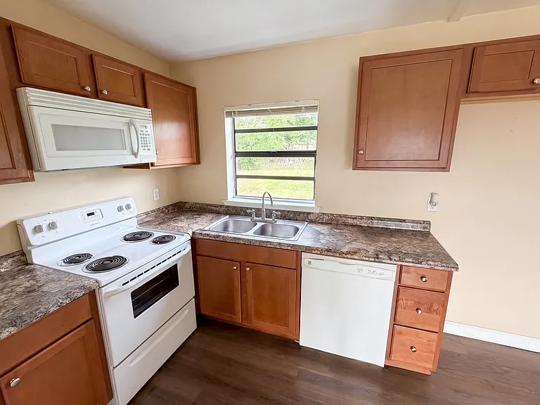 712 S Solandra Dr — Photo 8