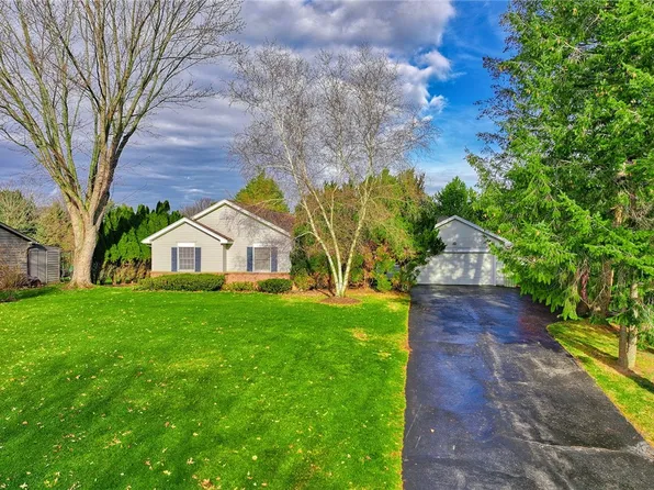 1076 Bright Stream Way, Webster, NY 14580