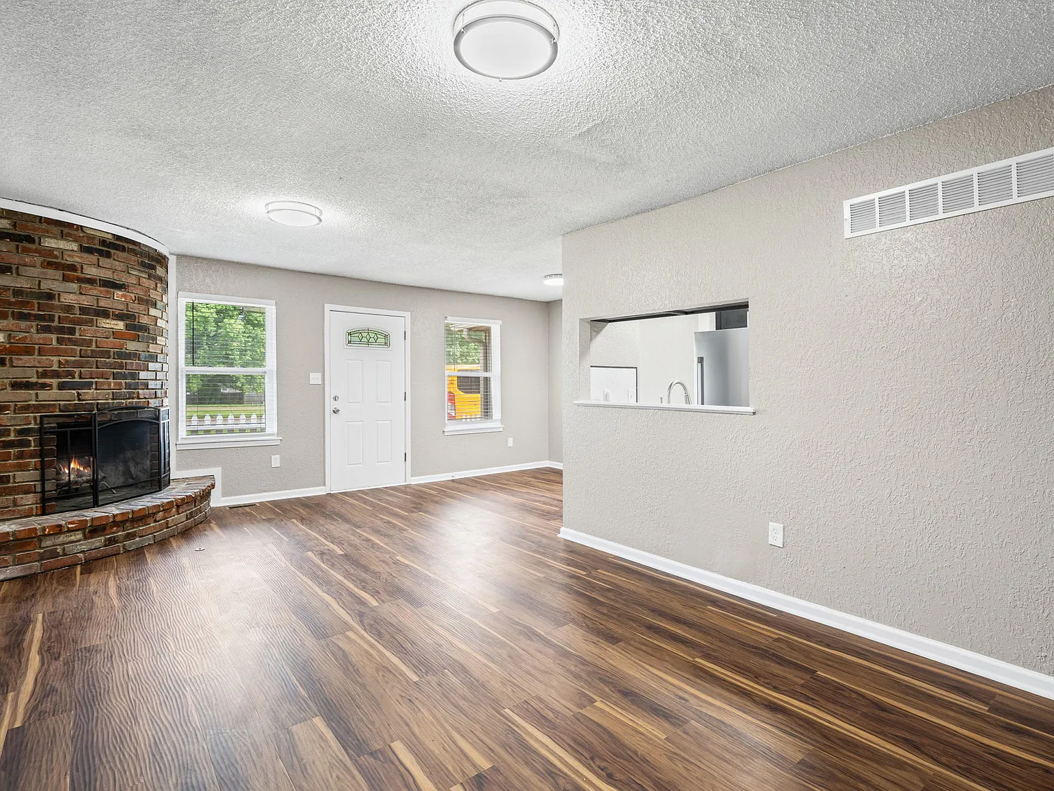 4 bed, 1500 sqft, $2,000 — Photo 3