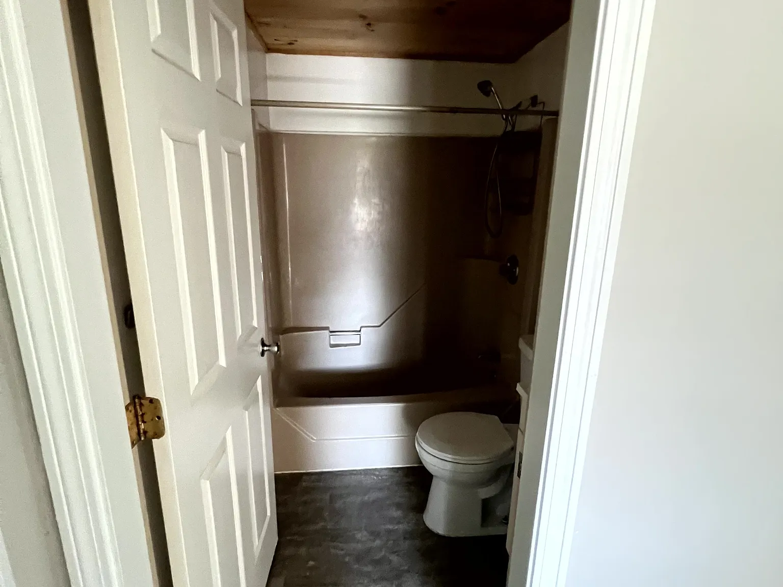 2 bed, 650 sqft, $1,100 — Photo 2