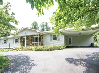 469 Hidden Lake Rd, Hendersonville, NC 28739