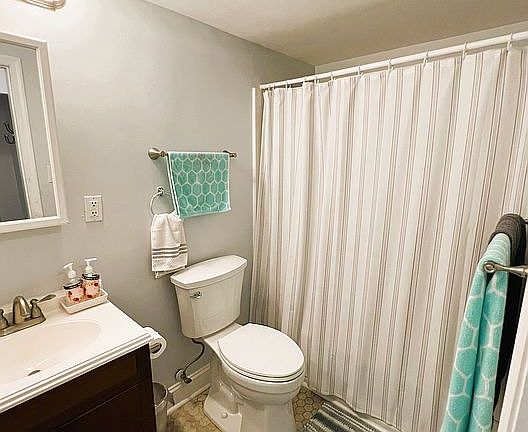 Updated Full Bathroom