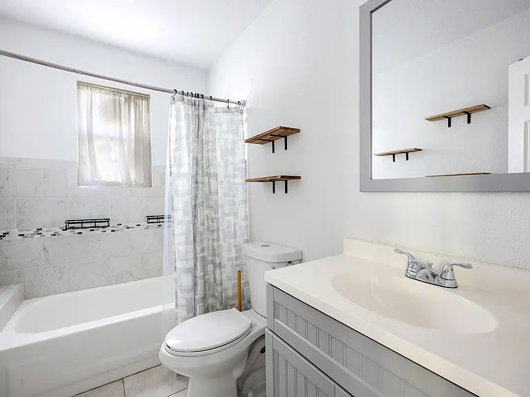 1130 W Day St — Photo 10