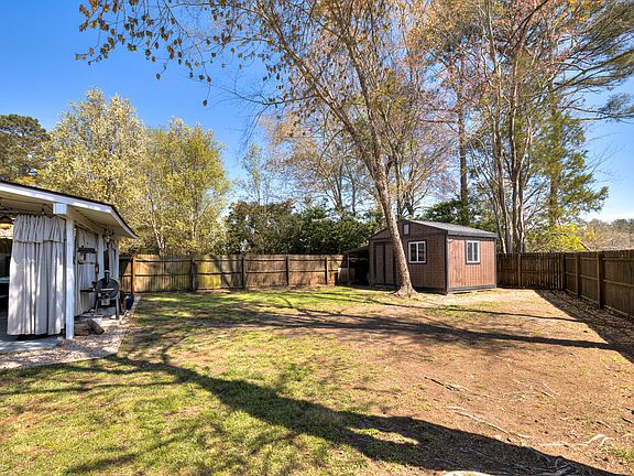 5th image of 40 Flagstick Ct