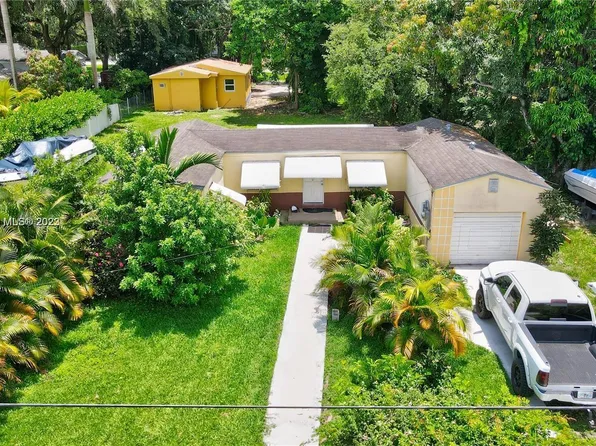 454 NE 152nd St, Miami, FL 33162