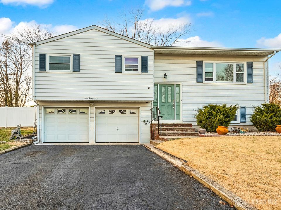 1st image of 424 Rivercrest Dr