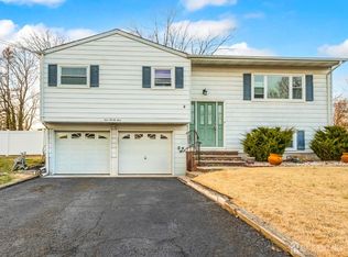 424 Rivercrest Dr, Piscataway, NJ 08854