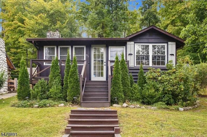 2 bed, 1.0 bath, $2,500 — Photo 3