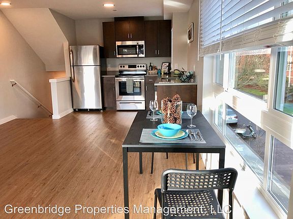 3rd image of 1765 N Lombard St APT 4