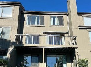 87 Shoreline Rd, Lake Barrington, IL 60010