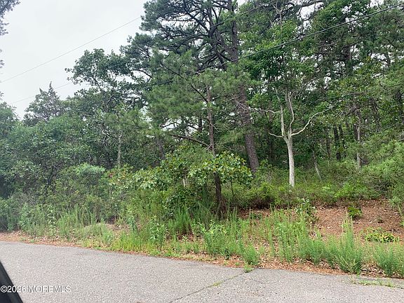 3rd image of 121 Cemetary Road