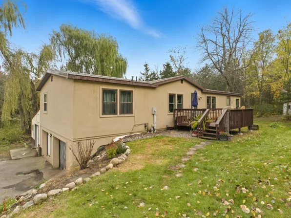 22869 5th St NW, New London, MN 56273