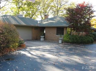 1275 S Skyview Dr, East Peoria, IL 61611