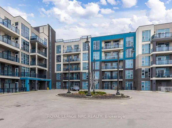 10 Concord Pl #412, Grimsby, ON L3M 0G6