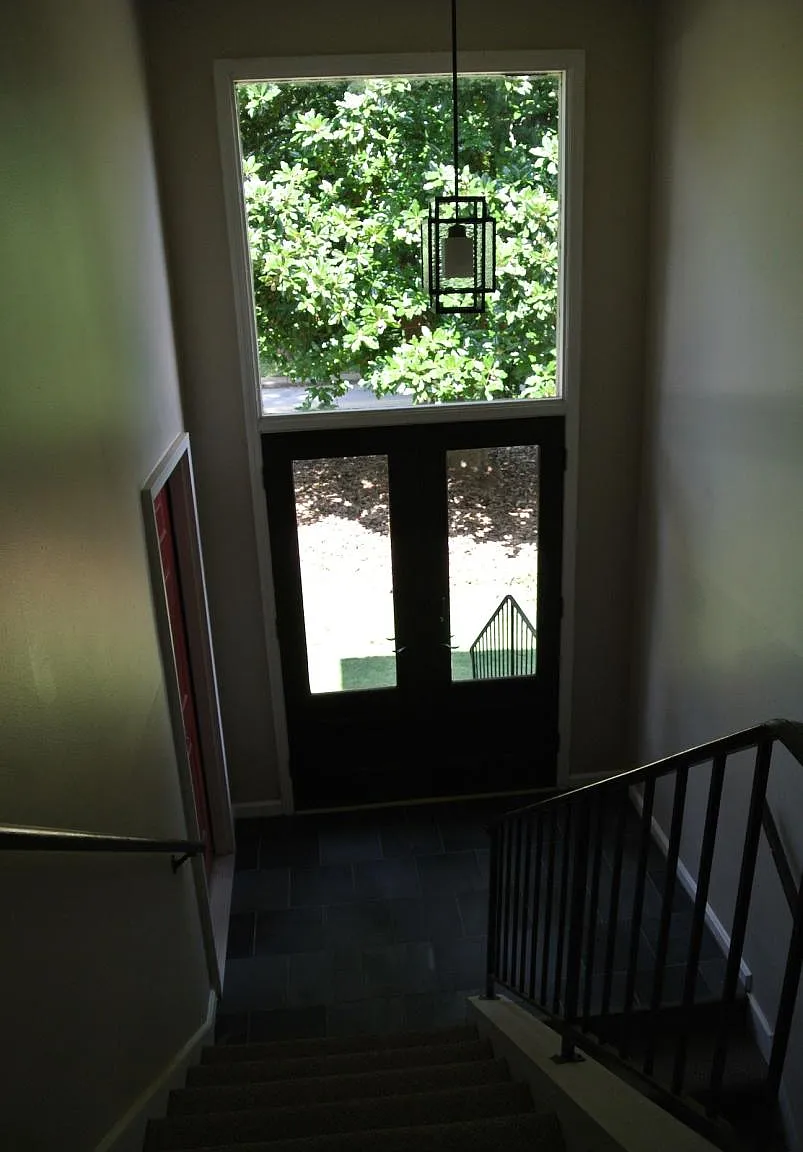 2 bed, 970 sqft, $1,950 — Photo 2