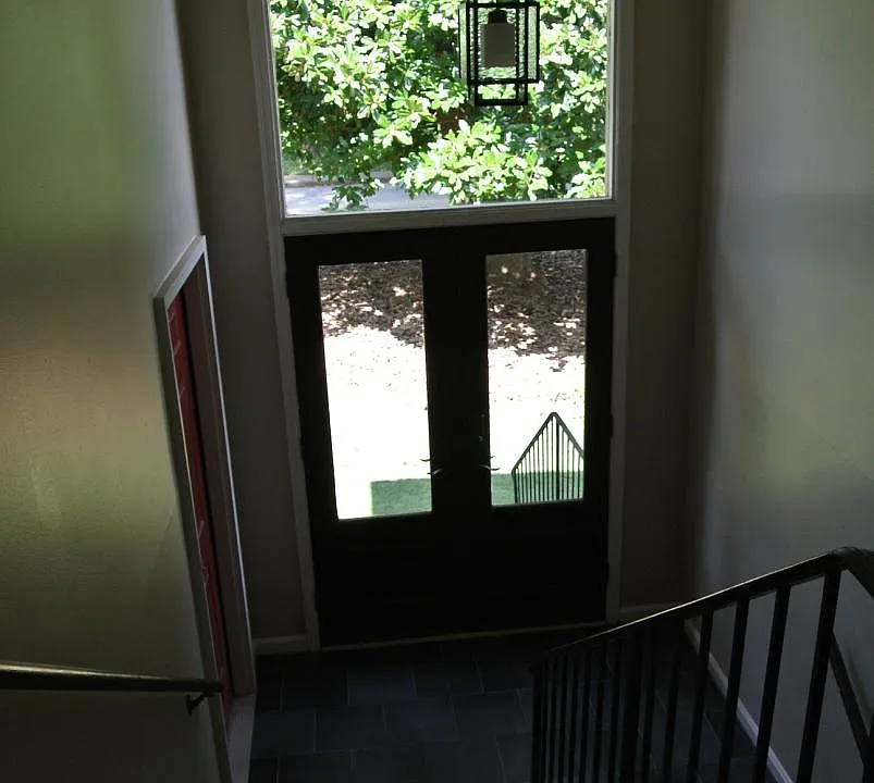1299 Cumberland Road NE Foyer