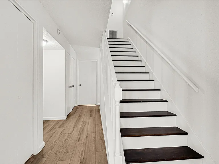 2022 Lakewood Ct — Photo 12