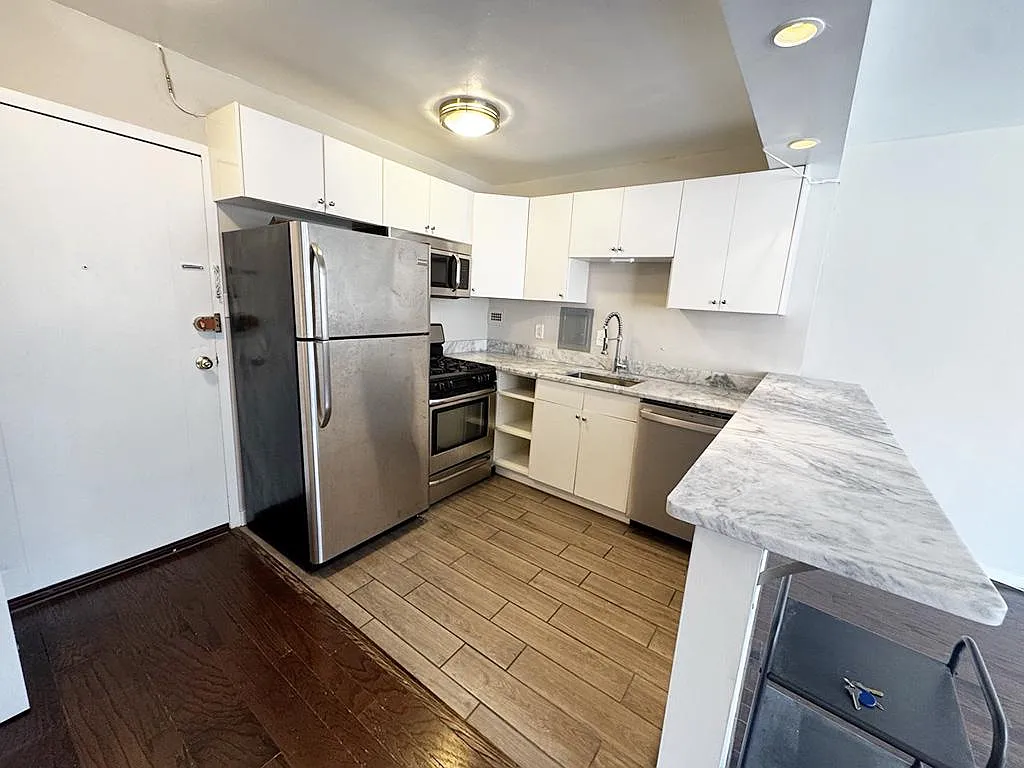 Building Photo - 922 24th St NW #107
