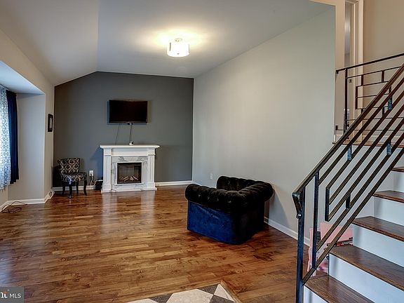 5th image of 111 Wellington Ave