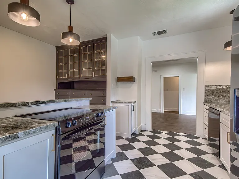 518 Queen Anne Ct — Photo 13