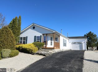 9 Interlaken Ave, Manahawkin, NJ 08050