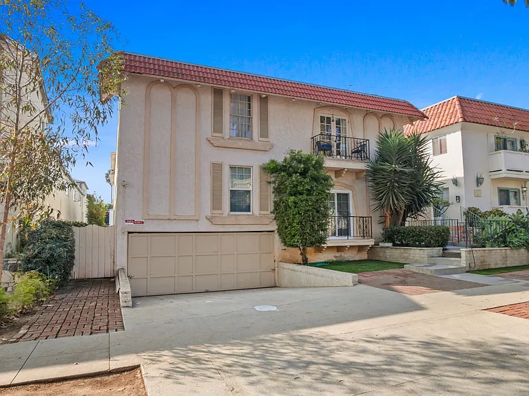 848 7th Street in Santa Monica - steps to Montana Ave! — Photo 3